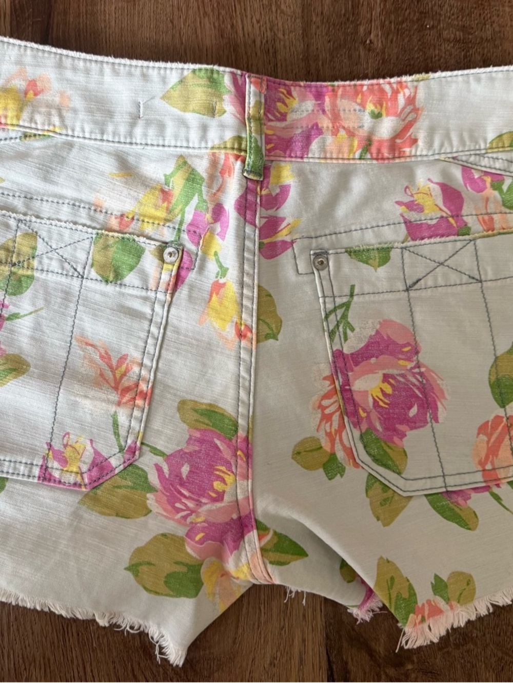 Pilcro (Anthropologie) “The Wanderer” Low-Rise Floral Cut-off Shorts Size 28 - Picture 6 of 9
